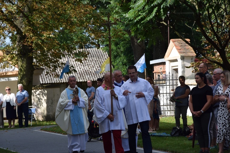 Pielgrzymi z Żychlina i Msza św. z wprowadzeniem relikwii papieża