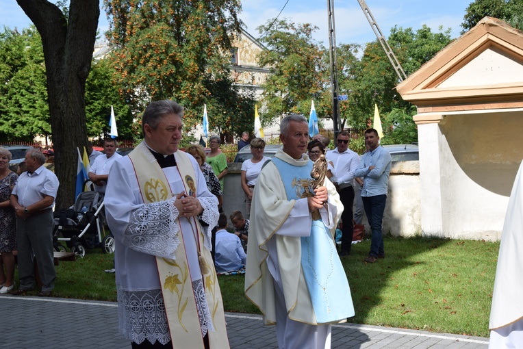 Pielgrzymi z Żychlina i Msza św. z wprowadzeniem relikwii papieża
