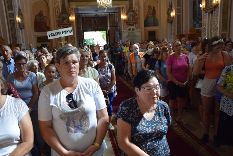 Pielgrzymi z Żychlina i Msza św. z wprowadzeniem relikwii papieża