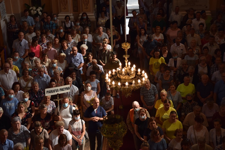 Pielgrzymi z Żychlina i Msza św. z wprowadzeniem relikwii papieża