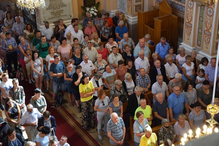 Pielgrzymi z Żychlina i Msza św. z wprowadzeniem relikwii papieża