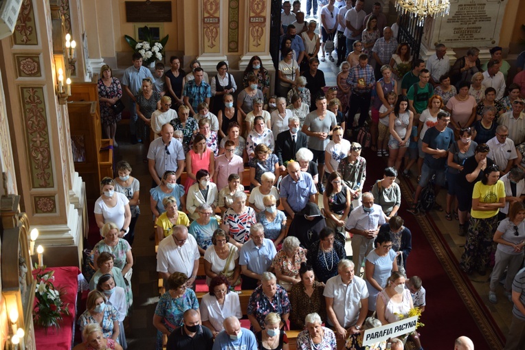 Pielgrzymi z Żychlina i Msza św. z wprowadzeniem relikwii papieża