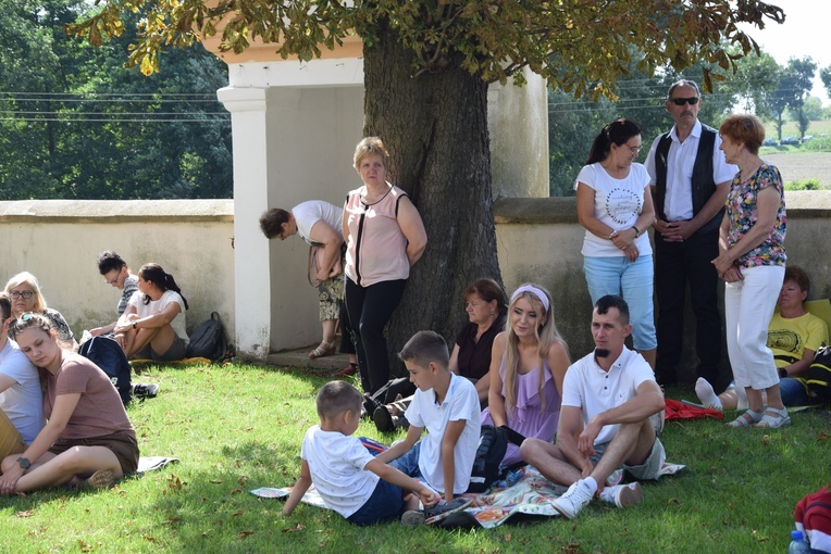 Pielgrzymi z Żychlina i Msza św. z wprowadzeniem relikwii papieża
