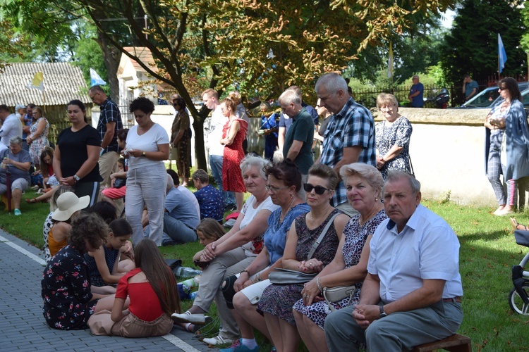 Pielgrzymi z Żychlina i Msza św. z wprowadzeniem relikwii papieża