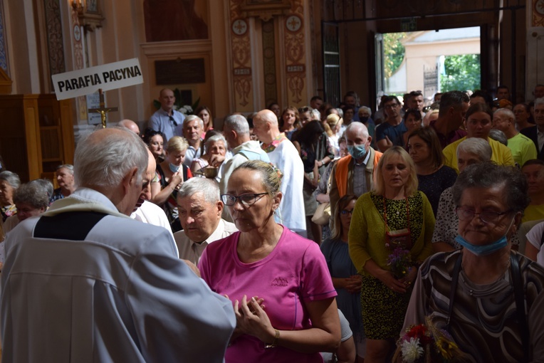Pielgrzymi z Żychlina i Msza św. z wprowadzeniem relikwii papieża