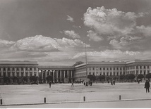 W pałacu mieścił się  do września 1939 roku Sztab Generalny Wojska Polskiego
