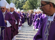 Abp Henryk Hoser SAC spoczął w krypcie w praskiej katedrze