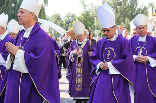 Diecezja warszawsko-praska pożegnała swojego pasterza [GALERIA]