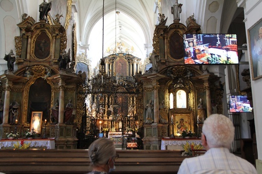 IV Archidiecezjalna Pielgrzymka Czcicieli Maryi - Wspólnot Żywego Różańca w Henrykowie