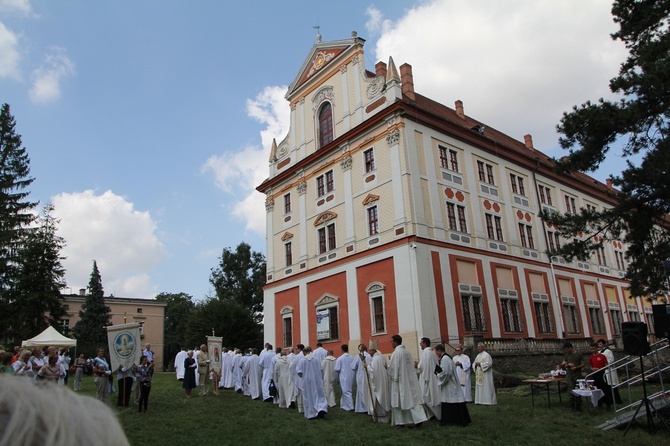 IV Archidiecezjalna Pielgrzymka Czcicieli Maryi - Wspólnot Żywego Różańca w Henrykowie