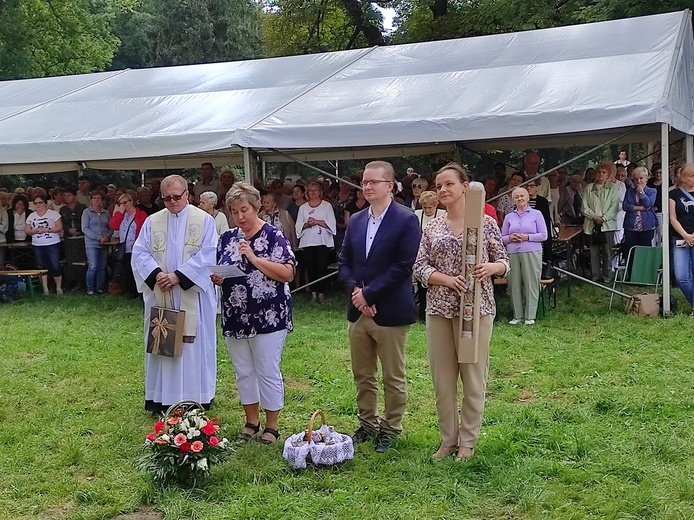 IV Archidiecezjalna Pielgrzymka Czcicieli Maryi - Wspólnot Żywego Różańca w Henrykowie