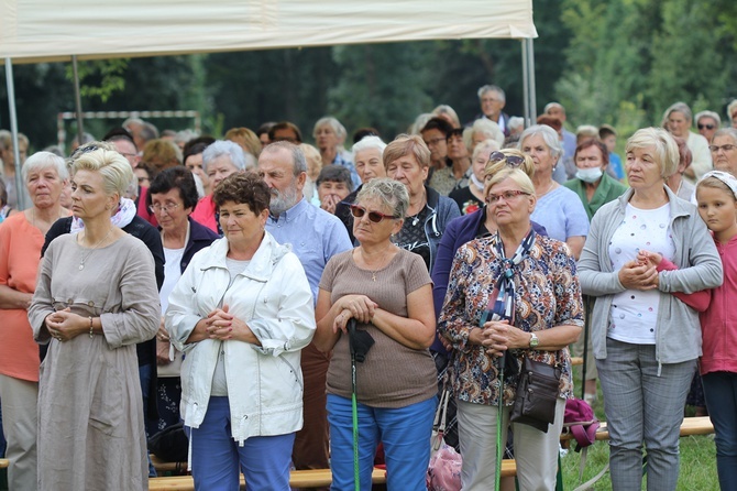 IV Archidiecezjalna Pielgrzymka Czcicieli Maryi - Wspólnot Żywego Różańca w Henrykowie