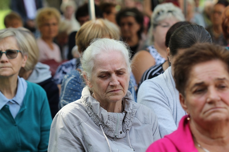 IV Archidiecezjalna Pielgrzymka Czcicieli Maryi - Wspólnot Żywego Różańca w Henrykowie