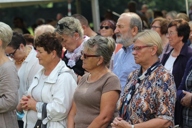 IV Archidiecezjalna Pielgrzymka Czcicieli Maryi - Wspólnot Żywego Różańca w Henrykowie