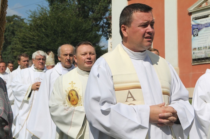 IV Archidiecezjalna Pielgrzymka Czcicieli Maryi - Wspólnot Żywego Różańca w Henrykowie