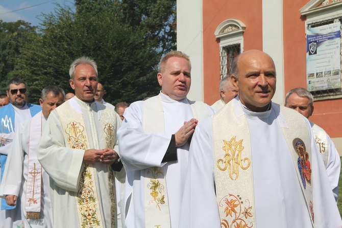 IV Archidiecezjalna Pielgrzymka Czcicieli Maryi - Wspólnot Żywego Różańca w Henrykowie