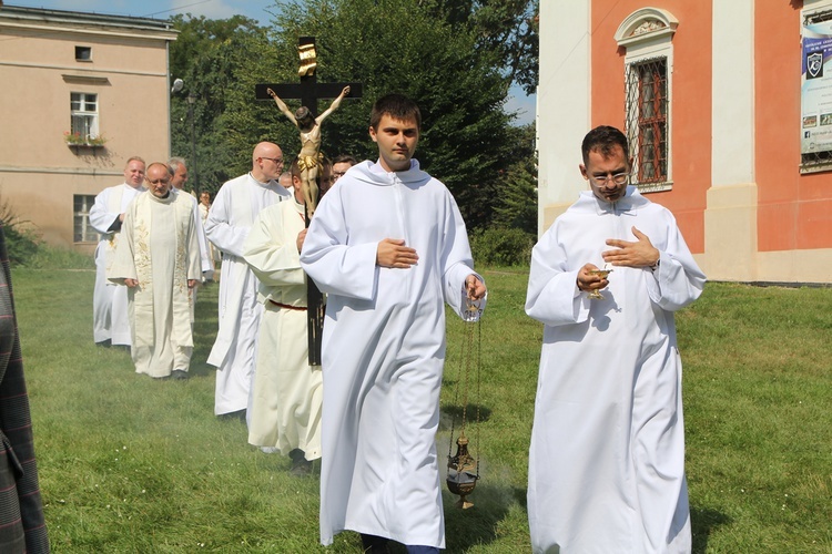 IV Archidiecezjalna Pielgrzymka Czcicieli Maryi - Wspólnot Żywego Różańca w Henrykowie