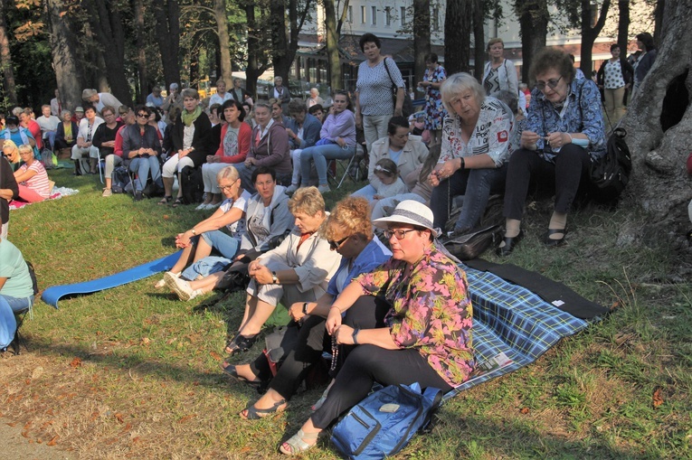 Pielgrzymka kobiet - pątniczki się gromadzą