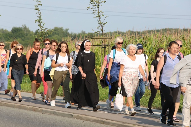 Pielgrzymka kobiet do Piekar cz.1