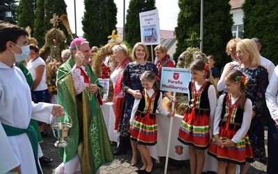 Wieńce poświęcił bp Krzysztof Nitkiewicz.