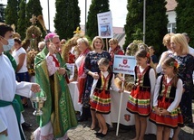 Wieńce poświęcił bp Krzysztof Nitkiewicz.