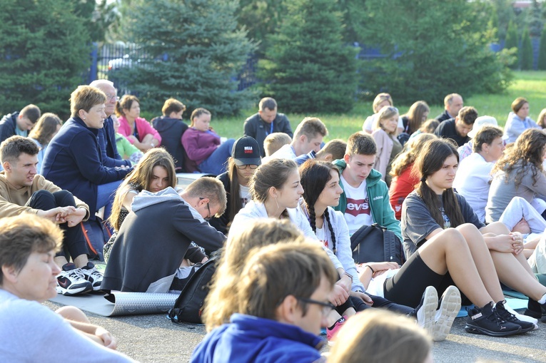 Msza św. w Żarnowcu