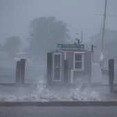 USA: Tropikalna burza Henry pozbawiła prądu setki tysięcy ludzi