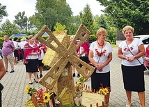 Wieńce dożynkowe z roku na rok stają się coraz efektowniejsze, przestrzenne.