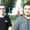 ▼	Konrad Kopacz i Szymon Kamiński w filmiku informacyjnym.