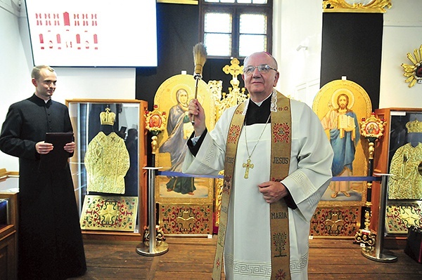 Błogosławieństwo ekspozycji oraz odrestaurowanego budynku.