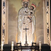 Obraz Matki Bożej ukoronował św. Jan Paweł II.