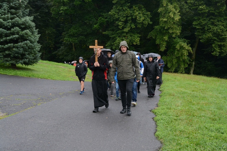 Dróżki kalwaryjskie na rozpoczęcie pielgrzymki LSO