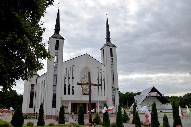 Sanktuarium i ołtarz polowy w Radomyślu nad Sanem.