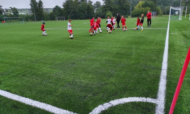 Zabrze. Boisko "Walka" gotowe po remoncie. Nowe bramki i nawierzchnia