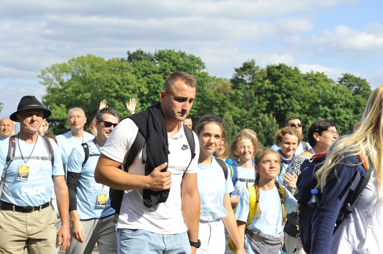 39. PPT - wejście grupy 13