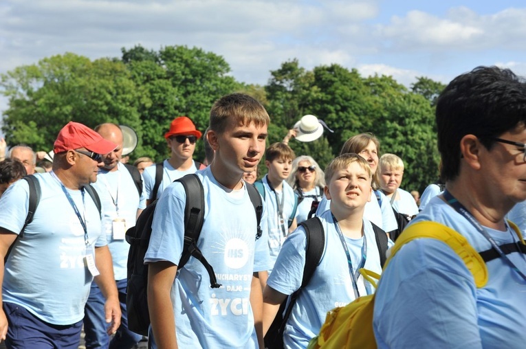 39. PPT - wejście grupy 13