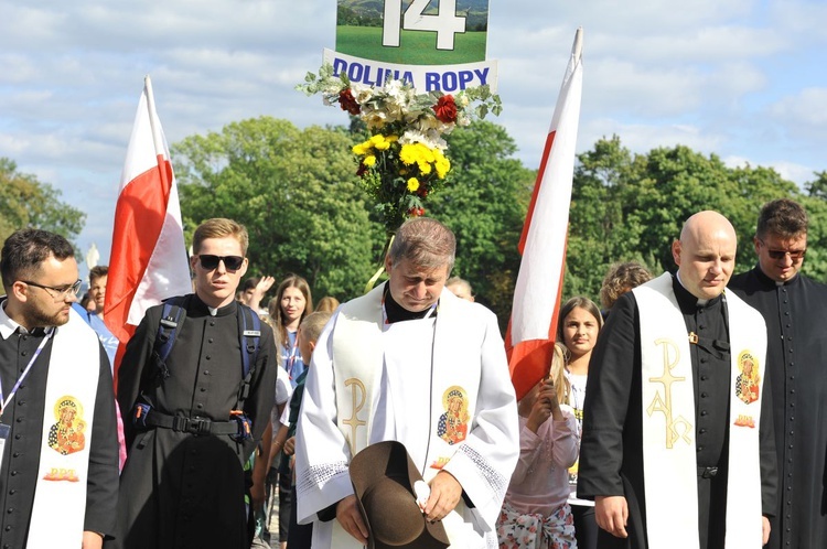 39. PPT - wejście grupy 14