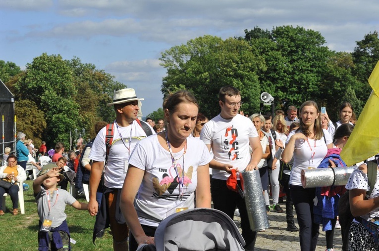 39. PPT - wejście grupy 15