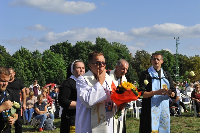 39. PPT - wejście grupy 16