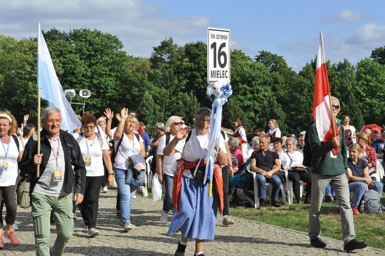 39. PPT - wejście grupy 16