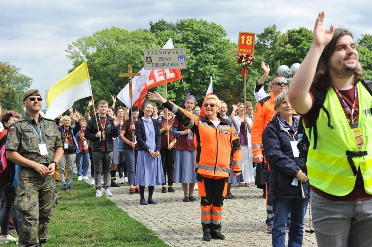 39. PPT - wejście grupy 18