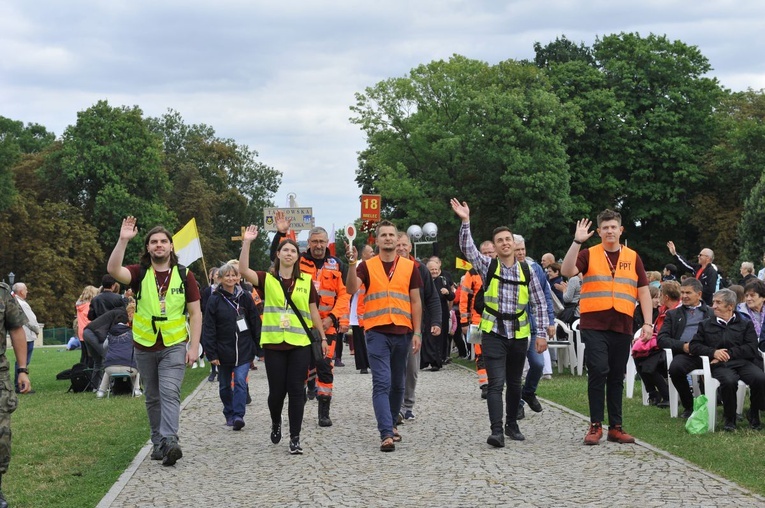 39. PPT - wejście grupy 18