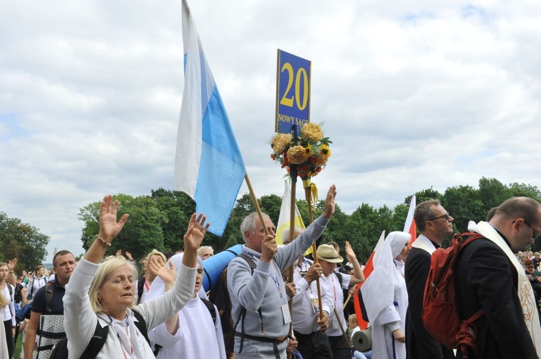 39. PPT - wejście grupy 20