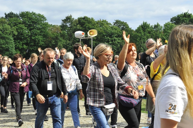 39. PPT - wejście grupy 24