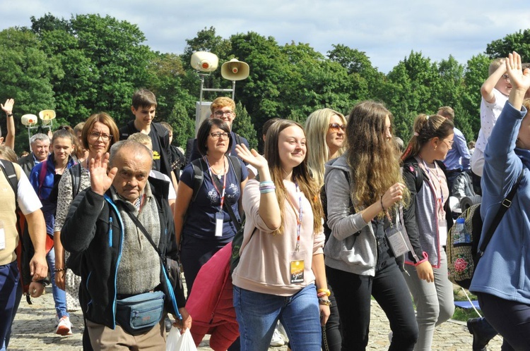 39. PPT - wejście grupy 24