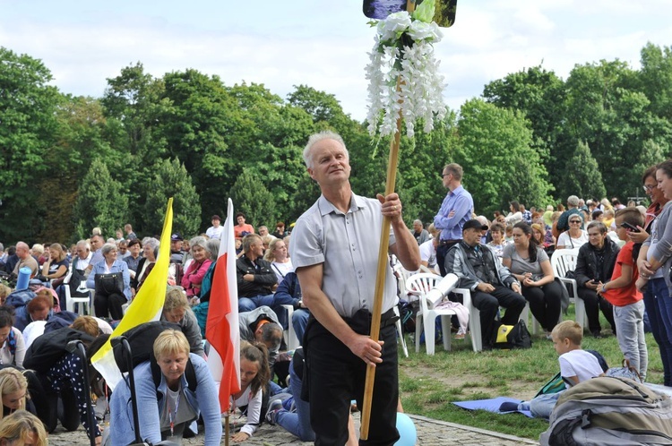 39. PPT - wejście grupy 25