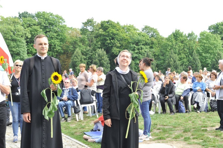 39. PPT - wejście grupy 25