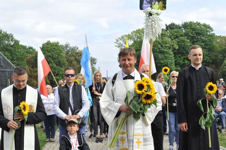 39. PPT - wejście grupy 25