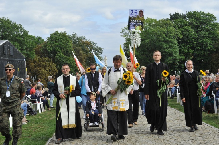 39. PPT - wejście grupy 25