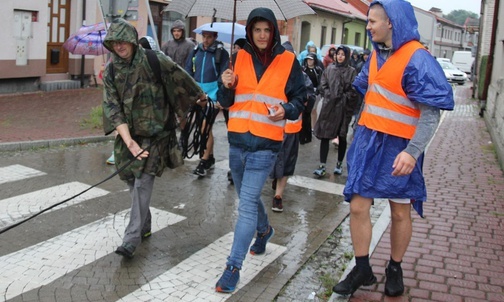 410. Piesza Pielgrzymka z Żywca na Jasną Górę w drodze.